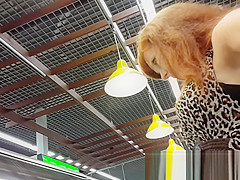 Amateur Upskirt With Redhead In Leopard Dress