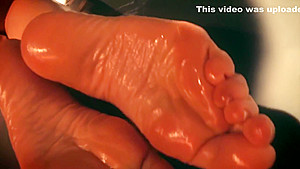 Ariel Anderssen Oily Feet