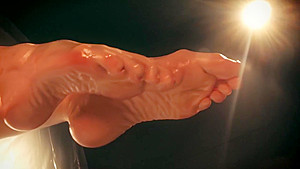 Ariel Anderssen Oily Feet