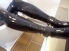 Asian Latex Doll Water Breathplay