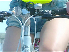 B2H2101- couple having sex in the open air while cycling