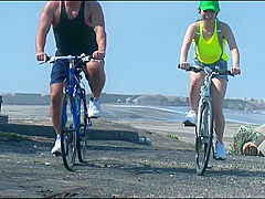 B2H2101- couple having sex in the open air while cycling