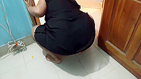 Badi Gand Vale Sexy Naukarane Ke Jabaradast Chudai - Huge Ass teen 18+ Maid Fucked