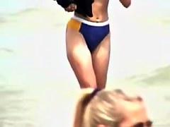 Candid bikini is worn by the amateur fem on the beach 07o