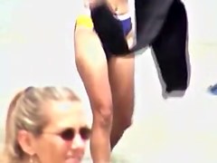 Candid bikini is worn by the amateur fem on the beach 07o
