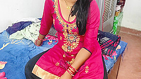 Chat Par Kapde Sukha Rahi Bahu Ko Gold Necklace Dekar Apni Havas Bhujayi ! Desi Porn Hindi