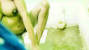 Desi Bhabi – Naked Shower In Bathroom With Big Boobs