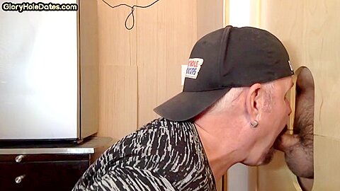 Gloryhole gaydaddy sucks BFs cock in homemade private video