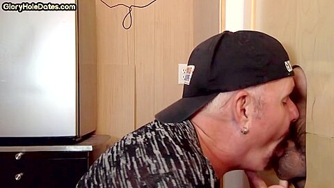 Gloryhole gaydaddy sucks BFs cock in homemade private video