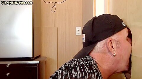 Gloryhole gaydaddy sucks BFs cock in homemade private video