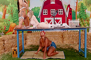 Izzy Wilde, Eva Maxim And Avery Jane - Milk Maid 6 Min