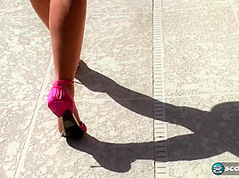 Legs-A-Poppin'