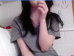 Mature pussy spied while pissing