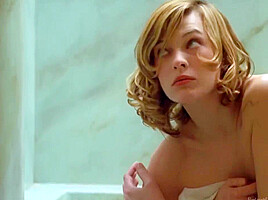 Milla Jovovich - Resident Evil (2002)