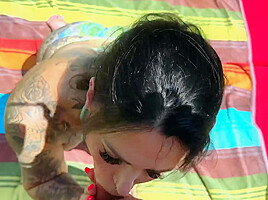 Real seductive, the Toulouse Alicia is cleared by the gardener!