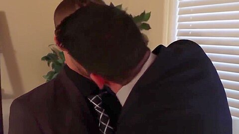 Ripped officehunk buttfucks bear looking for closure