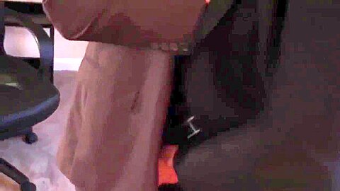 Ripped officehunk buttfucks bear looking for closure