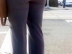 SEXY MILF WITH A AWESOME VPL I SAW TWO DAYS IN A ROW!!!