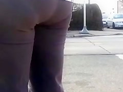 SEXY MILF WITH A AWESOME VPL I SAW TWO DAYS IN A ROW!!!