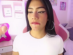 Sexy Latina Gives Sloppy Dildo Deepthroat