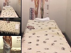 Soft cuddly Asian babe gets a erotic massage