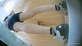 chinese girls go to toilet 319